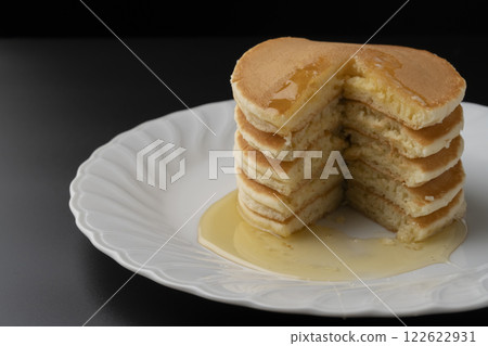 Hotcakes with honey Hotcakes dripping with honey Hotcakes with honey Hotcakes dripping with honey 122622931