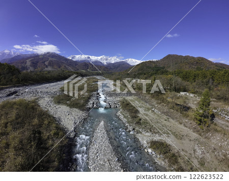 Hakuba Sanzan and Matsukawa River: Three Tiered Autumn Leaves, Hakuba Village, Nagano Prefecture (Aerial photography by drone) 122623522