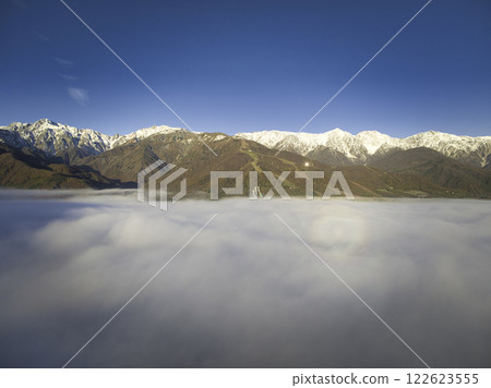 Sea of clouds and the beautiful three-tiered autumn foliage of the Hakuba mountain range, Hakuba Village, Nagano Prefecture (aerial photography by drone) Sea of clouds and the beautiful three-tiered autumn foliage of the Hakuba mountain range, Hakuba Village, Nagano Prefecture (aerial photography by drone) 122623555