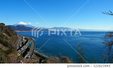 從薩埼嶺俯瞰駿河灣和富士山 122623943