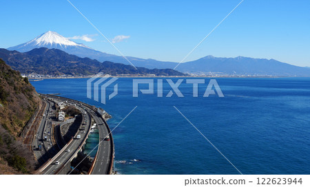 從薩埼嶺俯瞰駿河灣和富士山 122623944