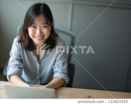 A woman heading to a computer 122624193