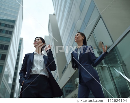 Young business woman working in the office Young business woman working in the office 122624194