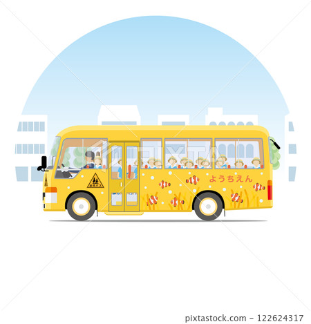 穿越城市的黃色幼兒園接駁車（橫向行駛） 122624317