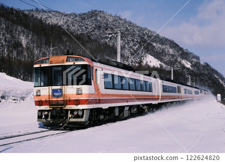 1987年:在石上線十三里站附近行駛的特快列車“大空” 1987年:在石上線十三里站附近行駛的特快列車“大空” 122624820