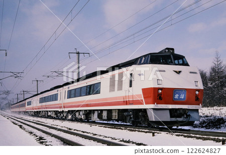 1987年：千歲機場站附近運行的Kiha 183北斗特快列車 122624827
