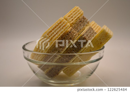玻璃碗中的薄餅 122625484
