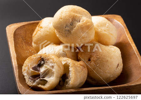 Mini chocolate cream puffs Mini chocolate cream puffs 122625697