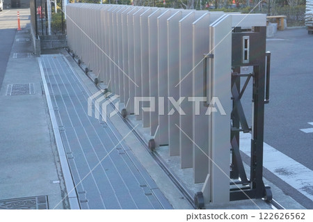 入口處的鋁製折疊柵欄 入口處的鋁製折疊柵欄 122626562