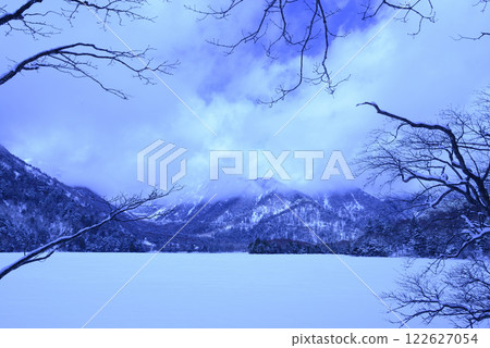 Snowy Lake Yunoko Snowy Lake Yunoko 122627054