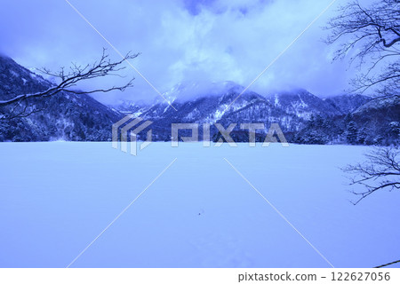 Snowy Lake Yunoko 122627056