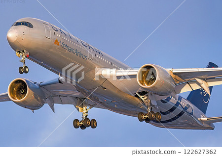 Vietnam Airlines A350-900 takeoff climb Vietnam Airlines A350-900 takeoff climb 122627362