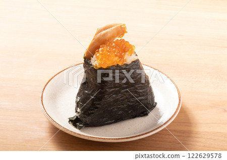 Harako rice ball (salmon, salmon roe) Harako rice ball (salmon, salmon roe) 122629578