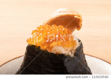 Harako rice ball (salmon, salmon roe) Harako rice ball (salmon, salmon roe) 122629580