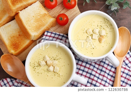 delicious corn soup 122630786