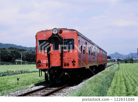 1984: Kiha 20 running near Yashiromachi Station on the Kakogawa Line 1984: Kiha 20 running near Yashiromachi Station on the Kakogawa Line 122631886