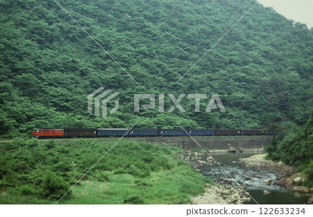 1977年:DD54號列車穿過福知山線竹田尾站附近的山谷 1977年:DD54號列車穿過福知山線竹田尾站附近的山谷 122633234