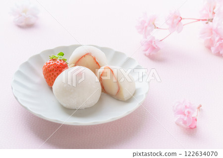 Spring Japanese sweets "Strawberry Daifuku" and cherry blossoms 122634070