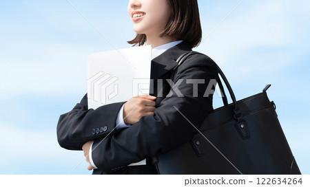 Blue sky and young women job-hunting and new employees 122634264
