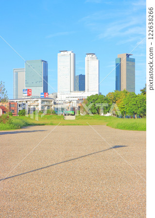 愛知縣名古屋市米野公園和名古屋車站前的摩天大樓風景 愛知縣名古屋市米野公園和名古屋車站前的摩天大樓風景 122638266