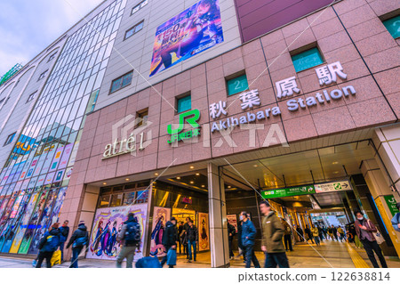 日本東京城市景觀,二月。秋葉原站電器街檢票口(Radio Kaikan 所在地,外國遊客熙熙攘攘)=第 5 日本東京城市景觀,二月。秋葉原站電器街檢票口(Radio Kaikan 所在地,外國遊客熙熙攘攘)=第 5 122638814
