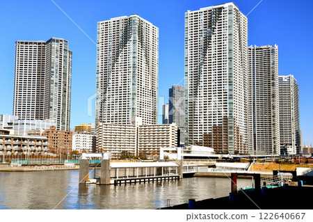 Toyosu Sports Park, Asashio Canal Waterfront Park / View of Asashio Canal and Asashio Kobashi Bridge (Chuo-ku, Tokyo) [2025.1] 122640667
