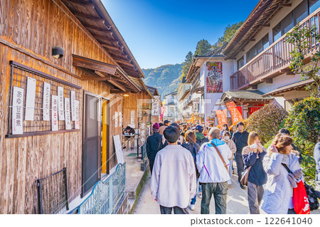 Tourists and scenery at Korankei in Toyota City (Aichi Prefecture) Tourists and scenery at Korankei in Toyota City (Aichi Prefecture) 122641040