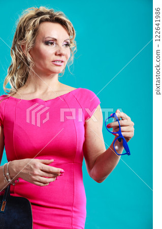 Attractive fashion woman holds glasses Attractive fashion woman holds glasses 122641986