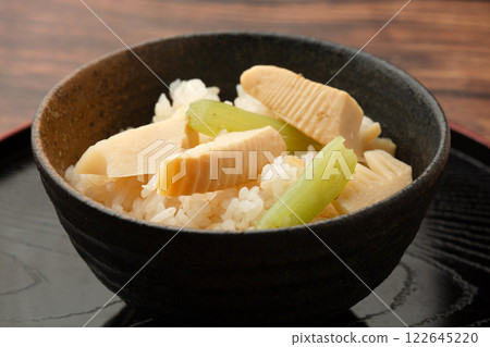 Bamboo shoot and butterbur rice 122645220