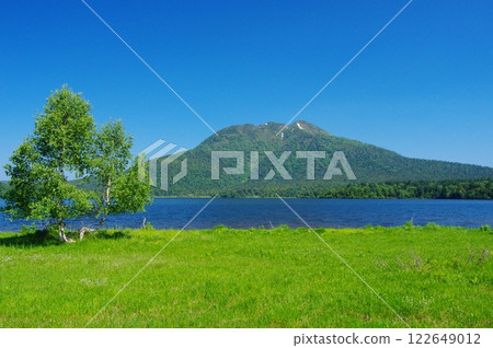 Ozenuma and Hiuchigatake in summer Ozenuma and Hiuchigatake in summer 122649012