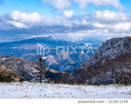The beautiful mountain range of Utsukushigahara 122651144