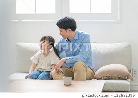 爸爸和他 9 歲的女兒 122651399