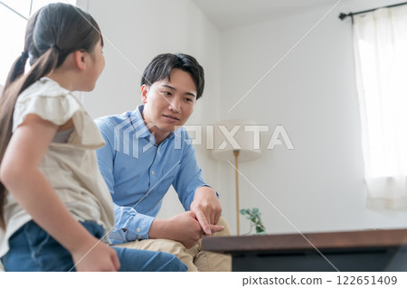 爸爸和他 9 歲的女兒 122651409