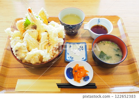 Nagasaki Hirado Luxurious Tendon Set 122652383
