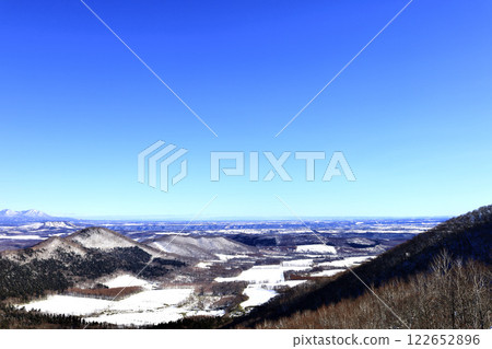 A clear view of the Tokachi Plain from the Karikachi Pass Observatory in Hokkaido in winter 122652896