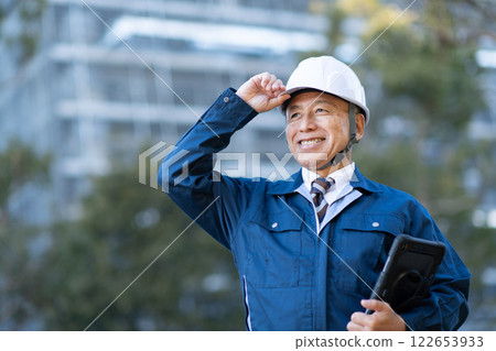 Veteran construction manager and architect 122653933