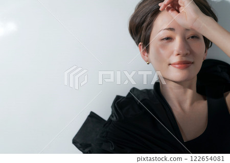 Female model in black outfit Female model in black outfit 122654081
