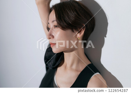 Female model in black outfit Female model in black outfit 122654287
