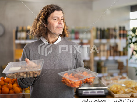 man chooses shrimp and shellfish 122654786