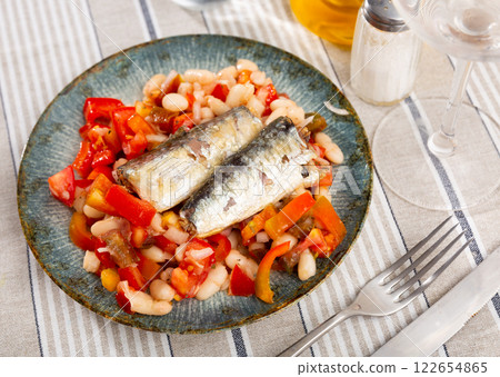 Salad with sardines, beans and pim tom Salad with sardines, beans and pim tom 122654865