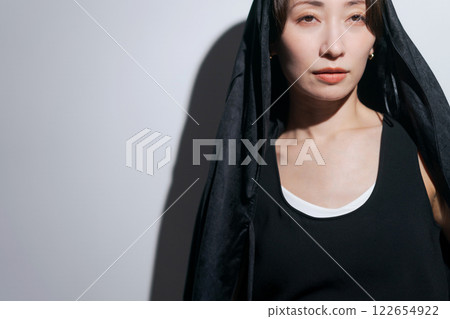 A female model wearing a black outerwear A female model wearing a black outerwear 122654922