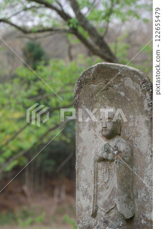 Praying stone Buddha and fresh greenery (Izumo City) 122655479