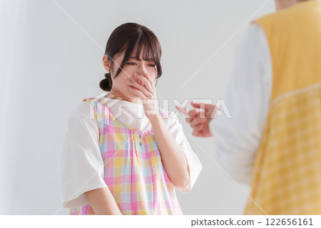 Newbie gets scolded by veteran nursery teacher 122656161