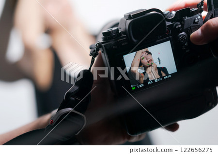 Shooting scene of female model 122656275
