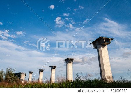 （富山觀景台）富山縣射水市，2009年5月，新湊大橋興建中 122656381