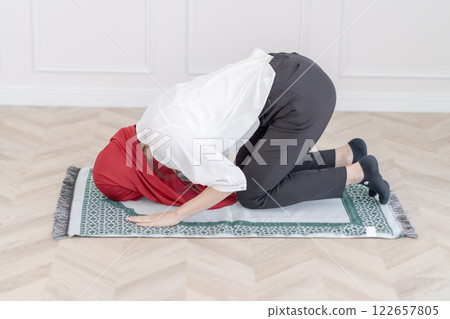 Young woman praying in the prayer room at her workplace 122657805