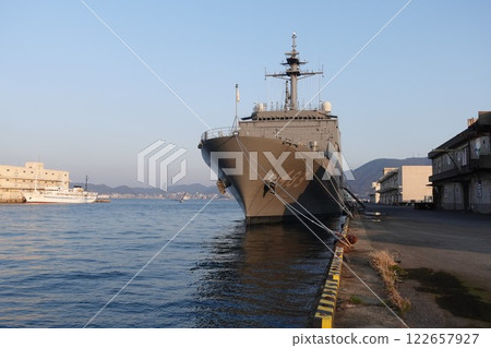Ministry of Defense escort ship, minelayer "Muroto" at Shimonoseki Port 122657927