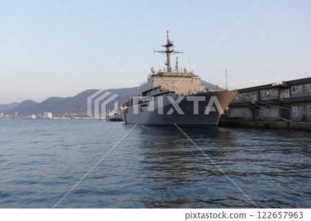 防衛省護衛艦布雷艦「室戶號」停靠下關港 防衛省護衛艦布雷艦「室戶號」停靠下關港 122657963