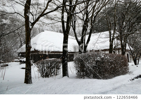 The Nambu Magariya, a scenic spot on Lake Gosho in Iwate Prefecture that was spared from submersion due to the construction of a dam The Nambu Magariya, a scenic spot on Lake Gosho in Iwate Prefecture that was spared from submersion due to the construction of a dam 122658466