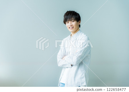 Young men's portrait 122658477